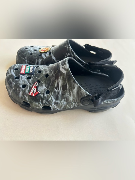 CROCS men’s Black Marble Slip-On Clogs with Jibbitz Charms size 11 main image 5